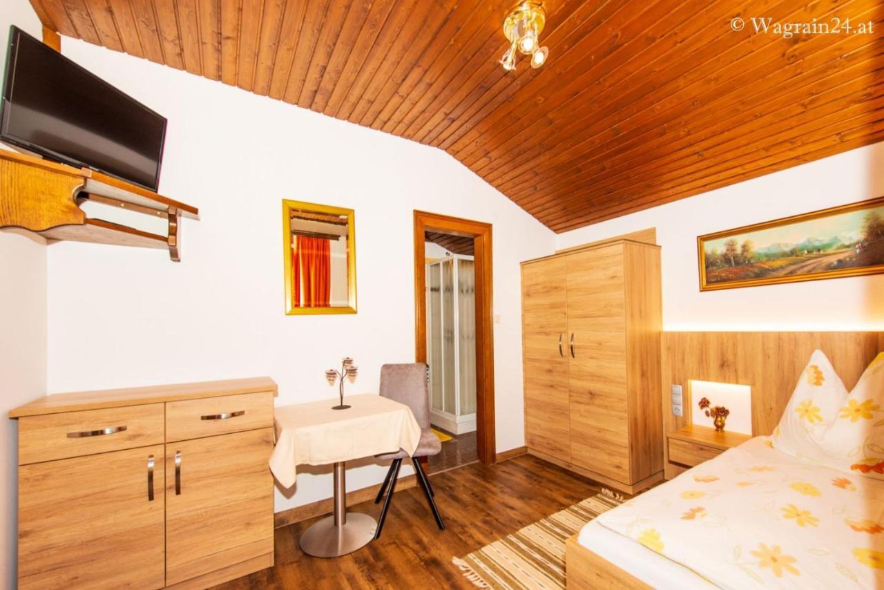 Pension Montana วาไกรน์ ภายนอก รูปภาพ
