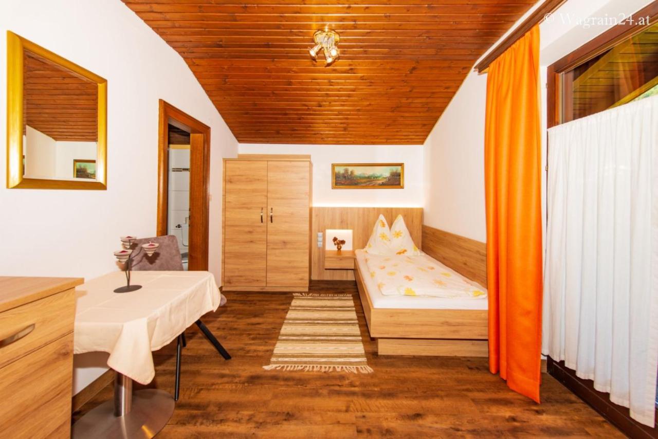 Pension Montana วาไกรน์ ภายนอก รูปภาพ