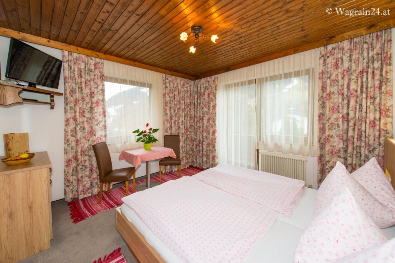 Pension Montana วาไกรน์ ภายนอก รูปภาพ